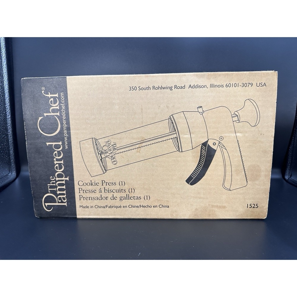 The Pampered Chef 1525 Cookie Press with 16 Discs - White